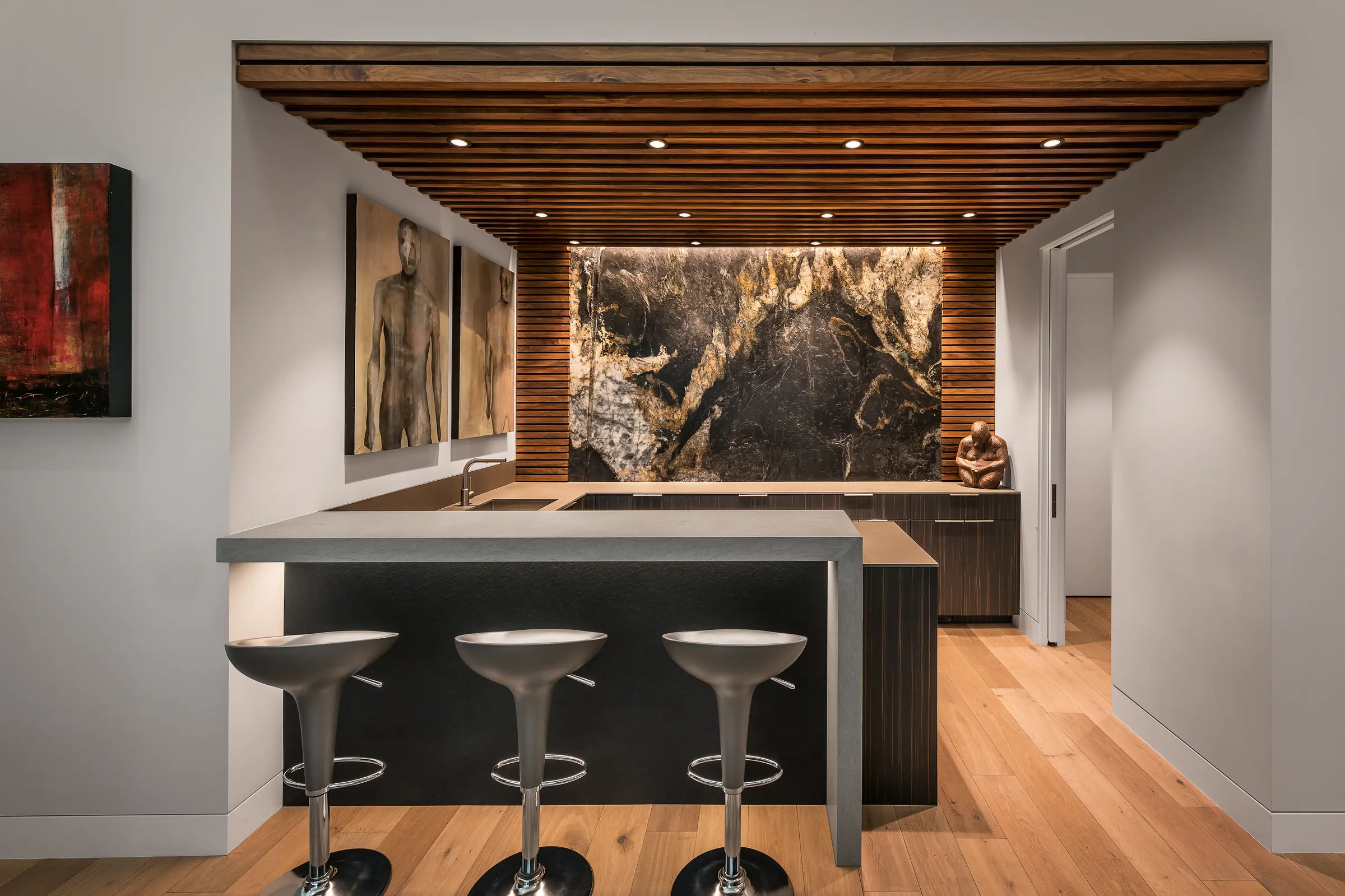 Home bar and media wall of a Watt Integration project home in Scottsdale